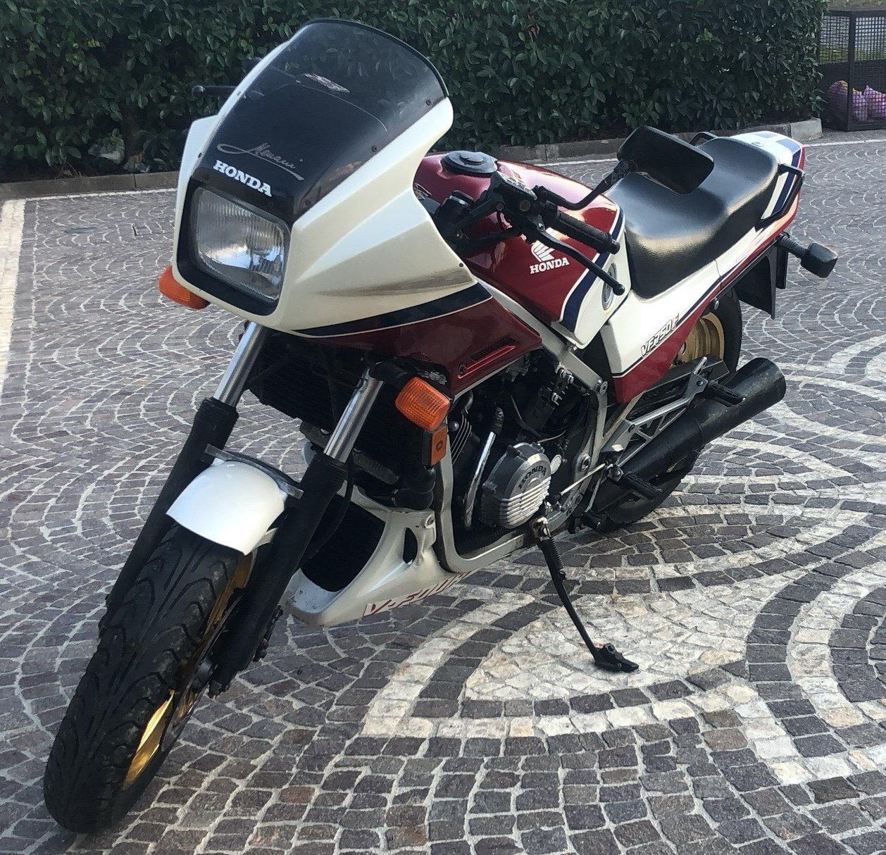 Honda VF750F INTERCEPTOR